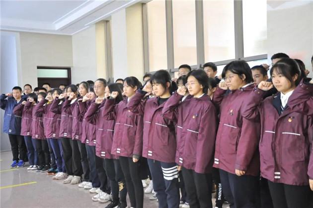大手笔！国足新帅看中48岁厄瓜多尔主教练：带队近5场不败！